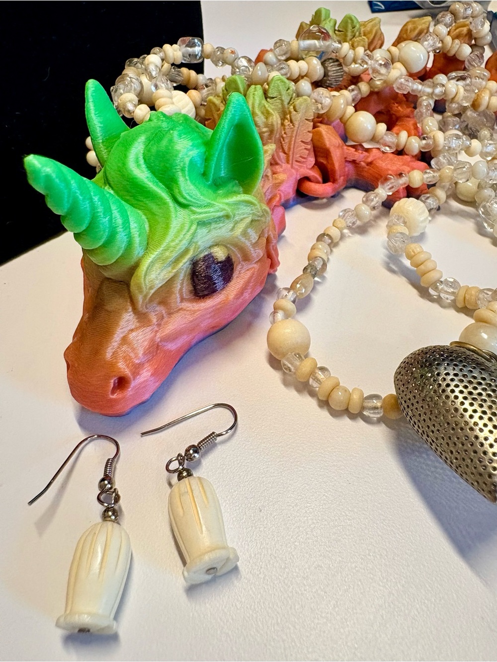 2 piece vintage earring and necklace set in shades of cream